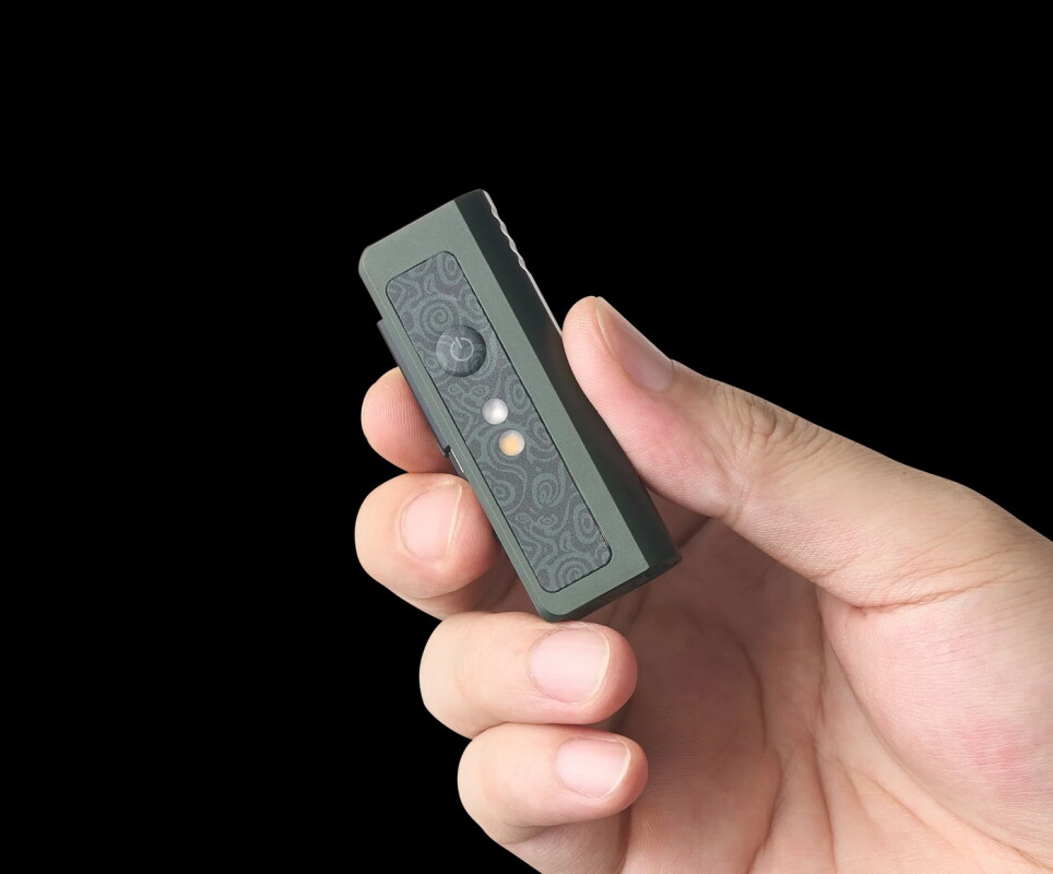 BIC-size tiny flashlight is both pocket torch and pocket knife