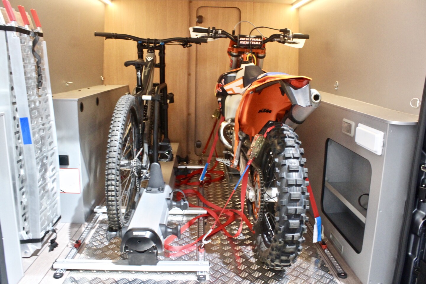 The Düsseldorf show model had both motorcycle and mountain bike carriers inside