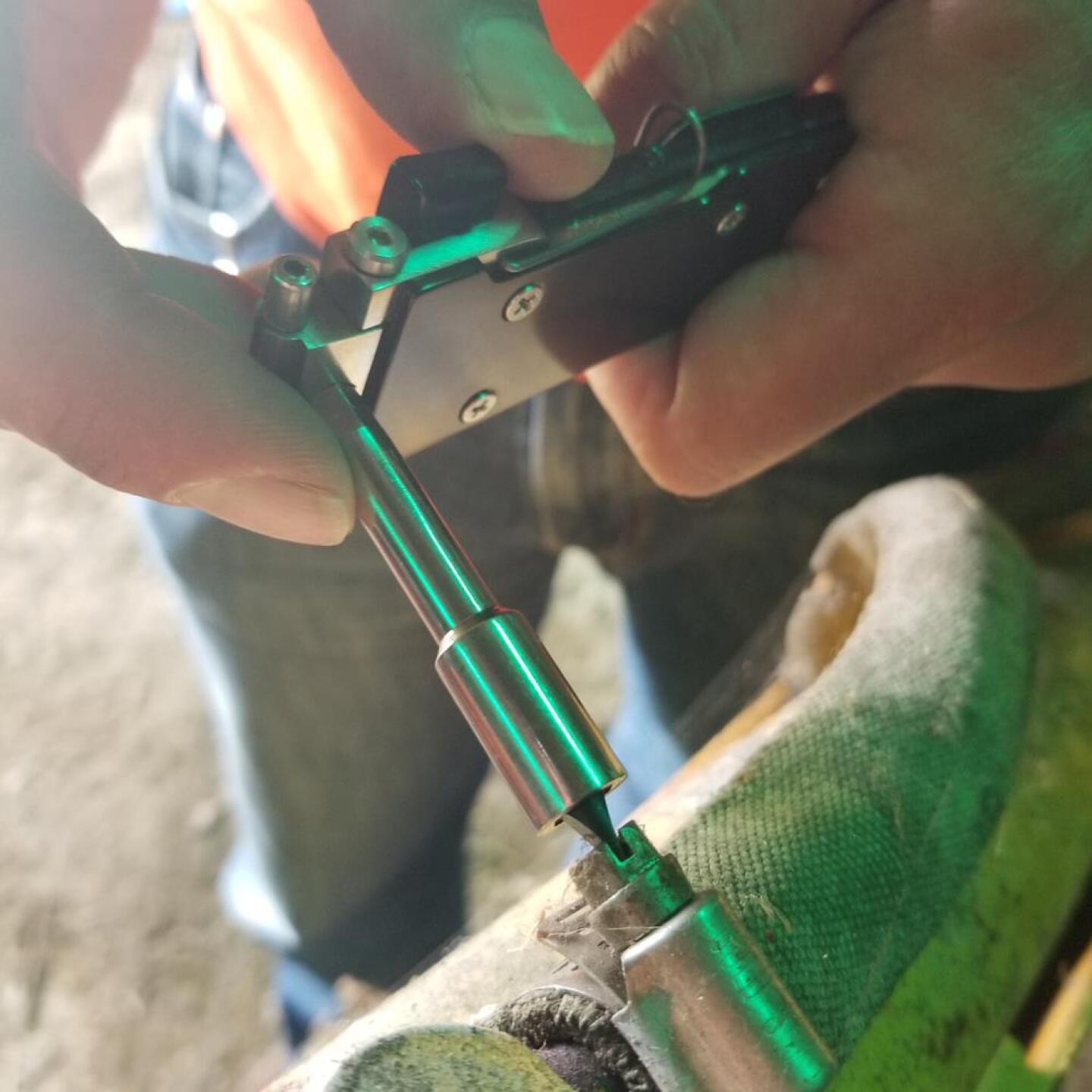 Modular multitool splits in half for twohanded tasks