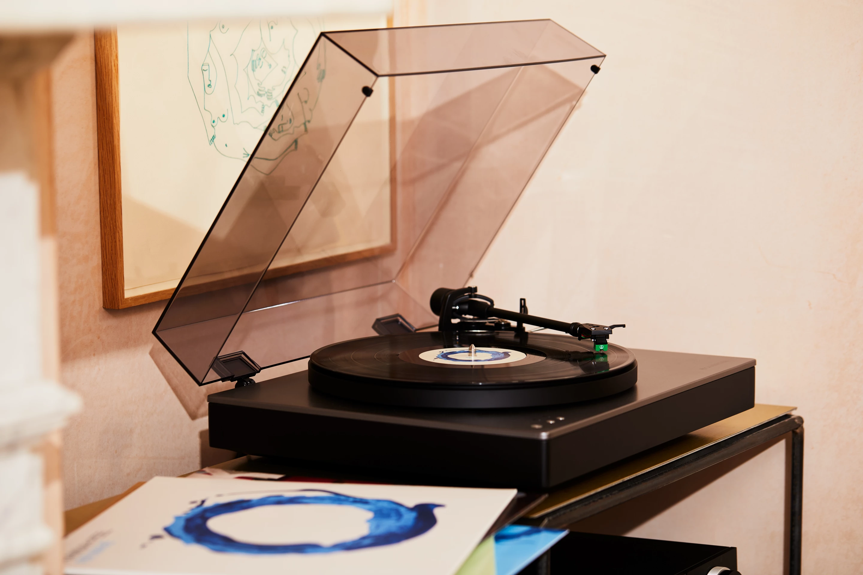 The Alva ST shares many features with the more expensive TT V2 turntable, including aptX HD Bluetooth streaming capabilities