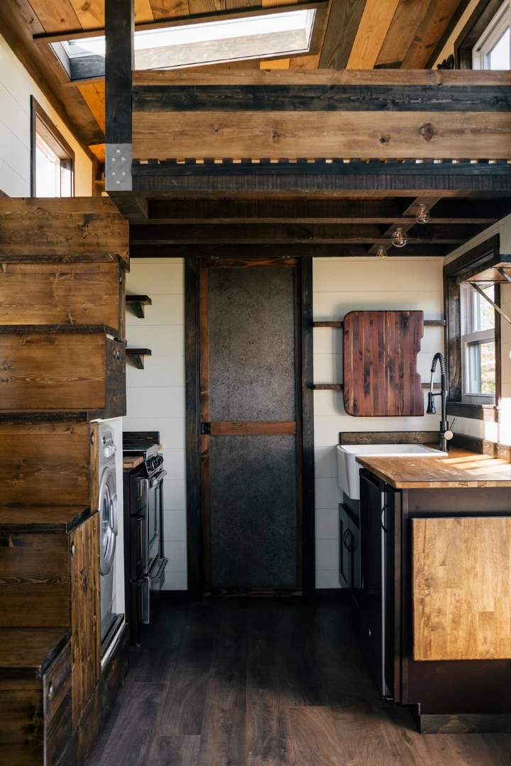 View towards the Silhouette's kitchen