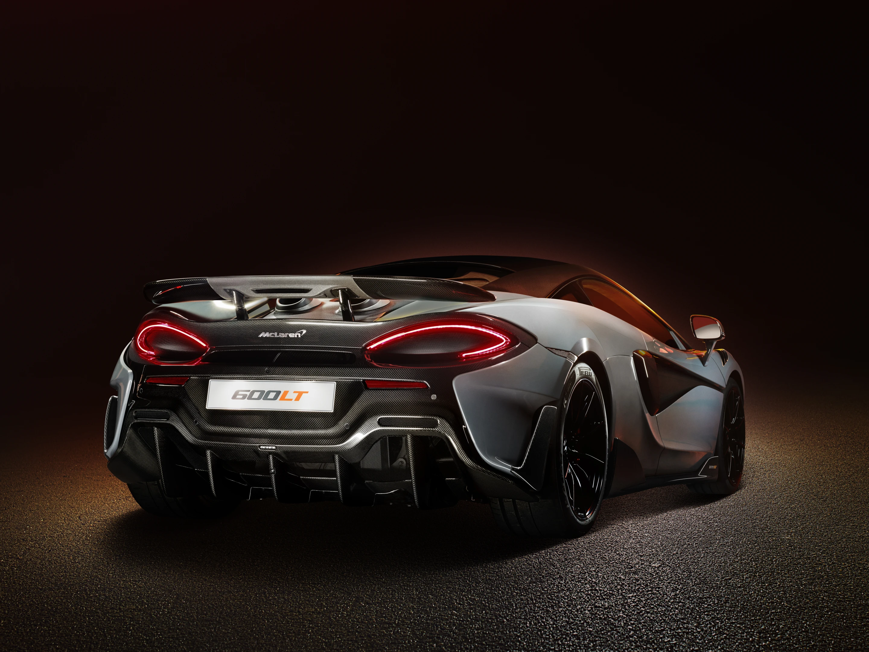 McLaren 600LT: carbon diffusers and tastefully small rear wing