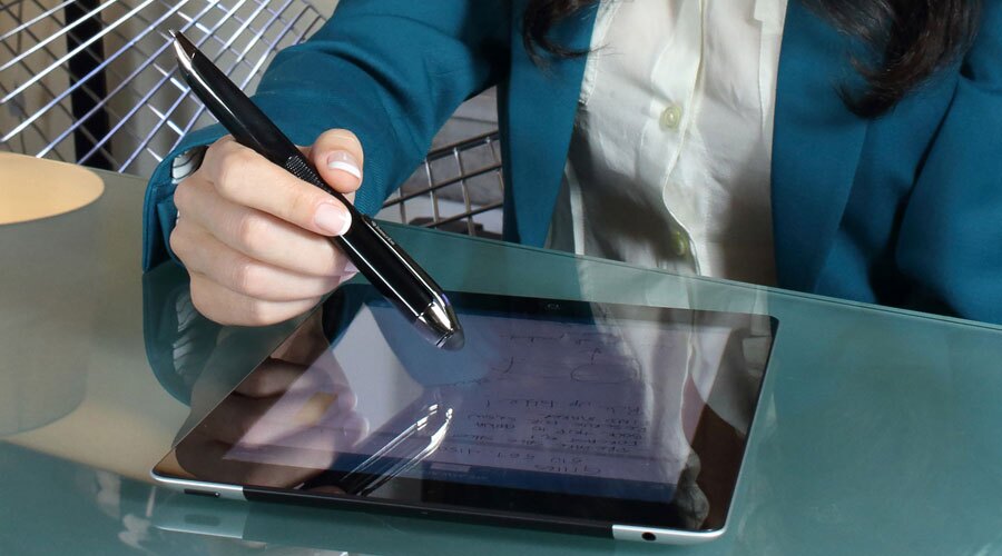 The Livescribe 3's capacitive stylus cap is compatible with touchsceens