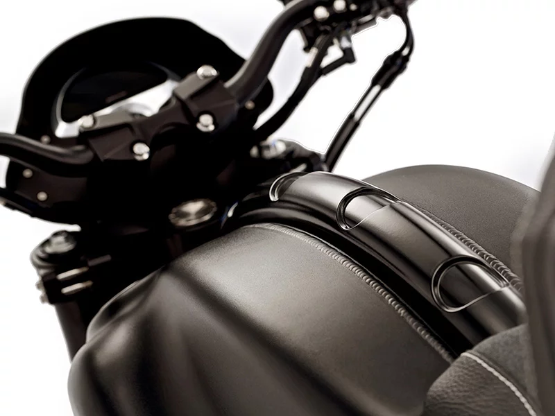 Arch Motorcycle Company's KRGT-1 - split tank and handlebar