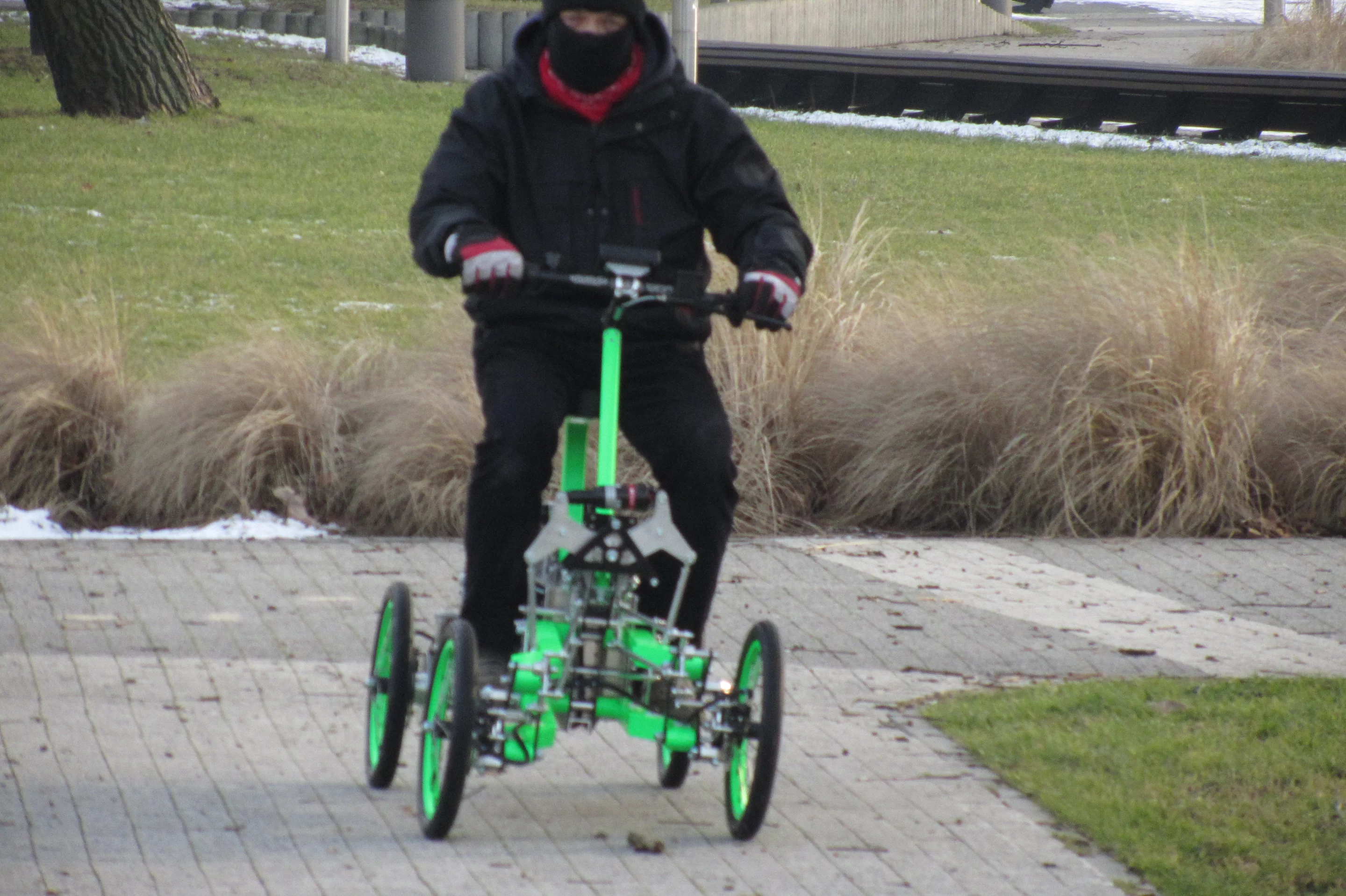 The 20 Ah Li-ion battery pack offers a range of up to 50 km, depending on riding style, with the 40 Ah batteries doubling that