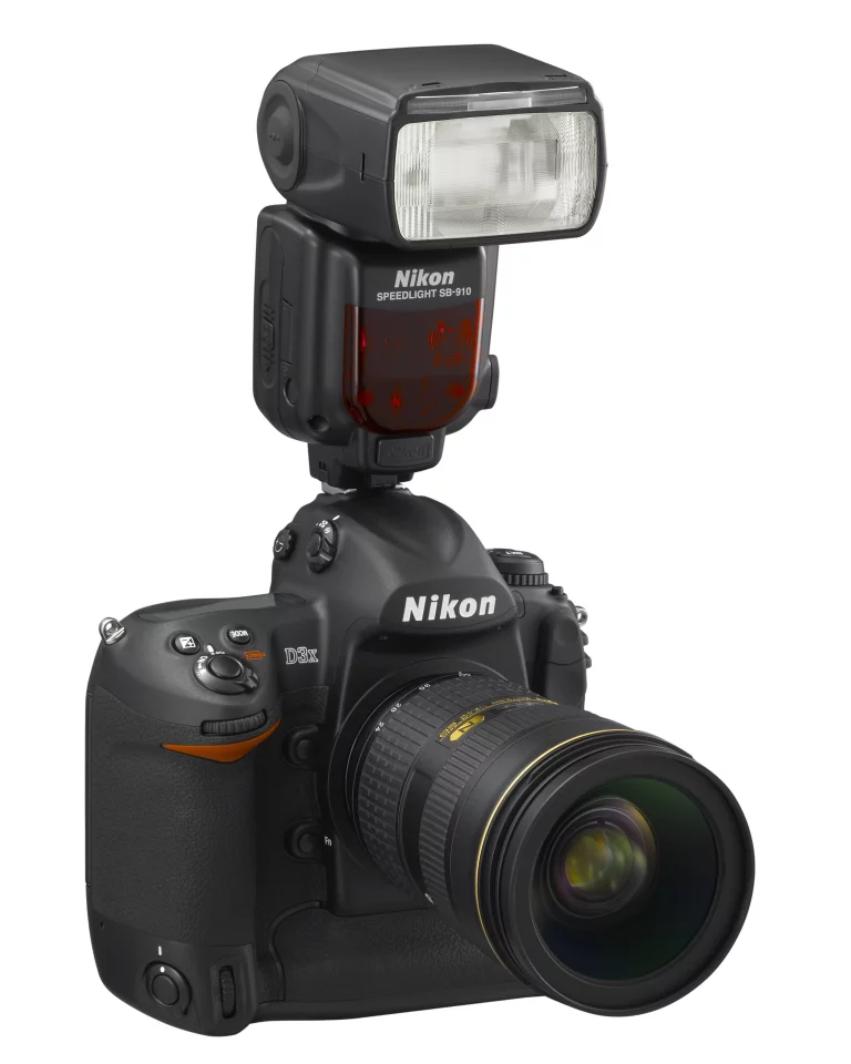 The Speedlight SB-190 is capable of identifying FX or DX camera bodies attached to it, and optimizing zoom settings to suit