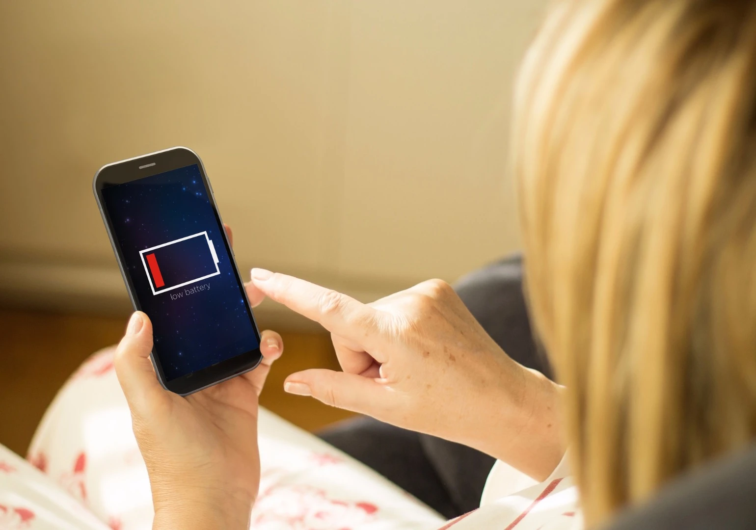 Is it a good idea to let your phone battery drain completely from time to time?