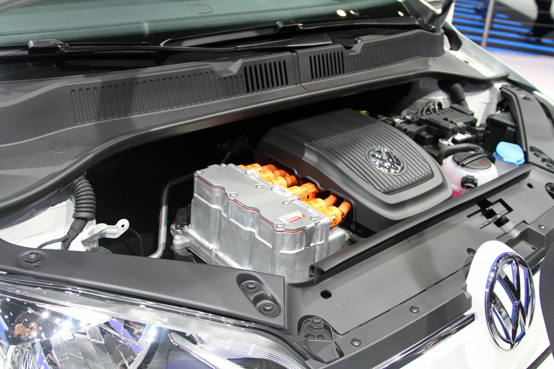Under the hood of the e-up! (Photo: Gizmag)