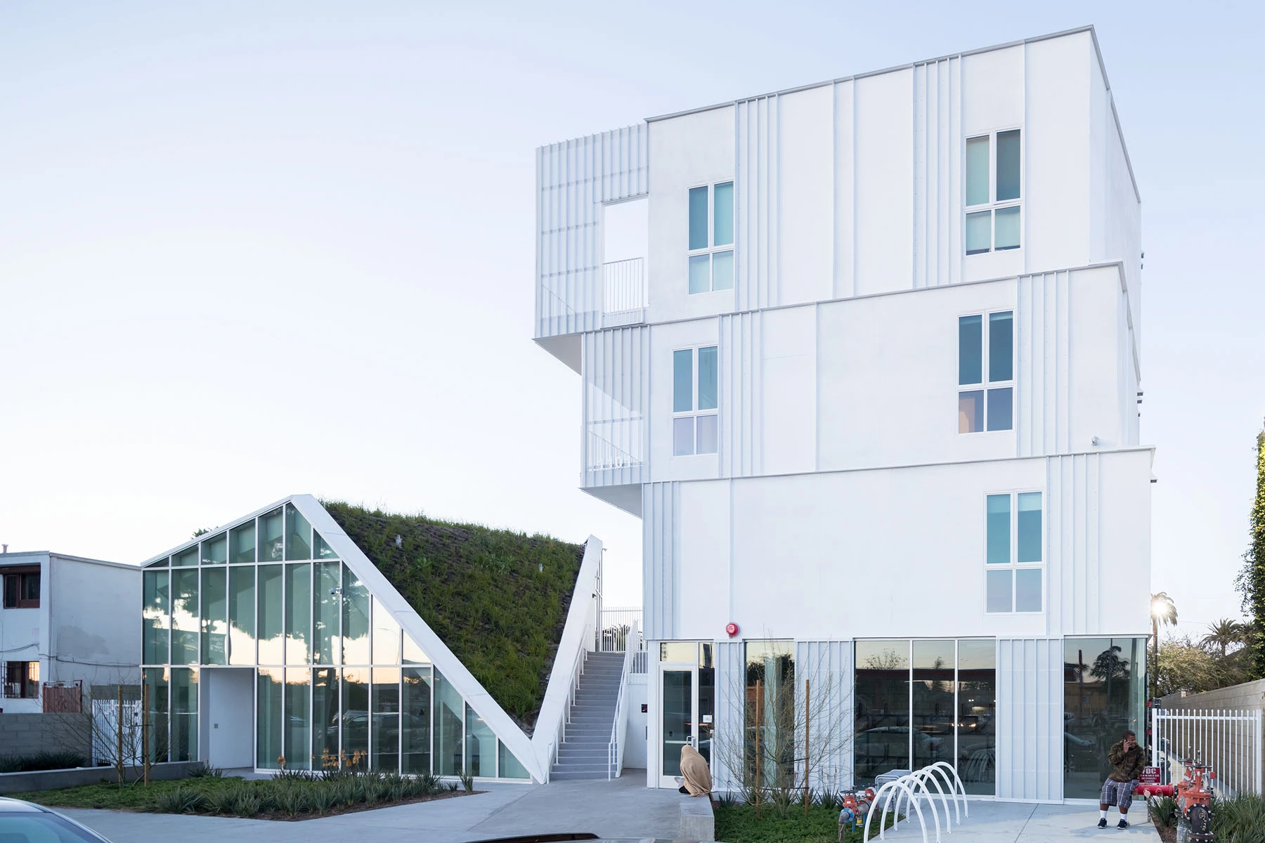 "Prioritizing social equity, health, and well-being of residents over isolation, we opted for an L-shaped typology that allows every apartment to receive sunlight and cross ventilation, reducing the need for heating, cooling, and artificial light, and allowing for the inclusion of an elevated green patio for residents to relax and socialize away from the noise of the street," explains LOHA