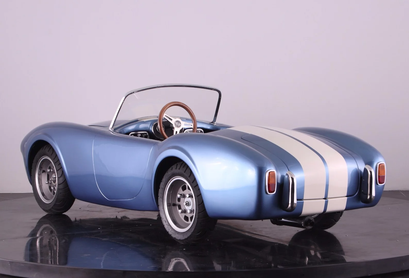 The ex-factory retail prices for the Cobra 289 is £7,999, US$12,399 or €11,299 depending on the customer 's preferred currency, with shipping costs on top of that