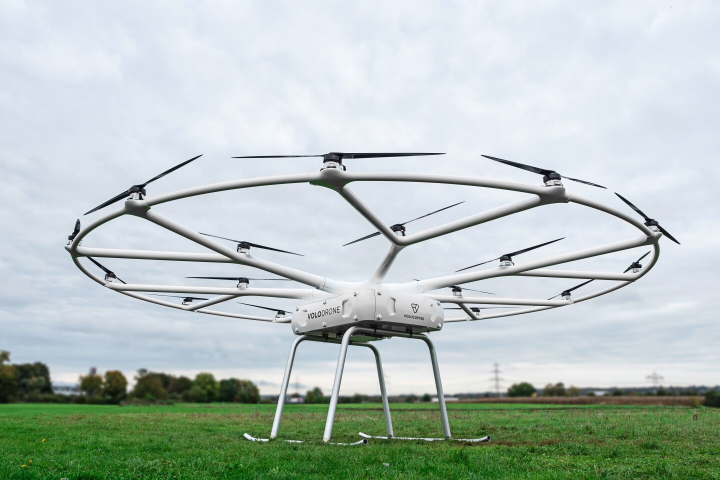 Volocopter debuts giant drone powerful enough to lift 440 lb Volocopter debuts giant drone powerful enough to lift 440 lb