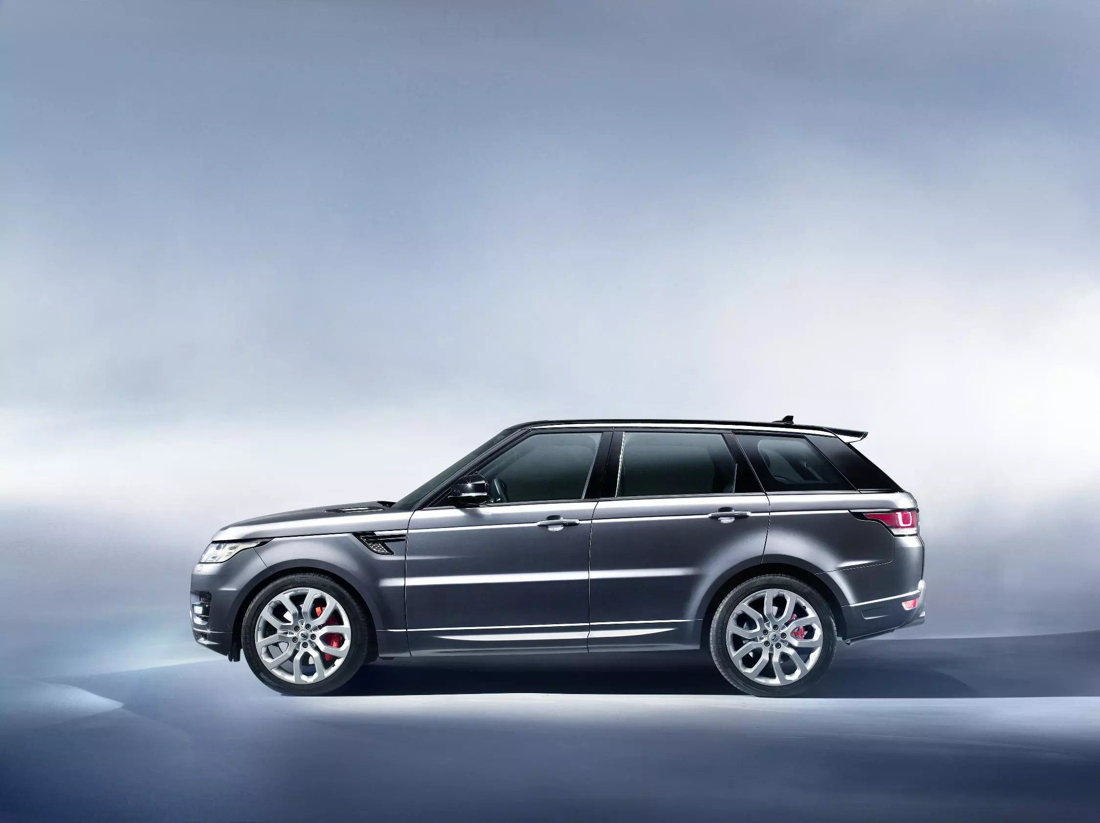 Relative to the new Range Rover, the Sport is 149 mm (5.87 in) shorter, 55 mm (2.16 in) squatter and 45 kg (99 lbs)