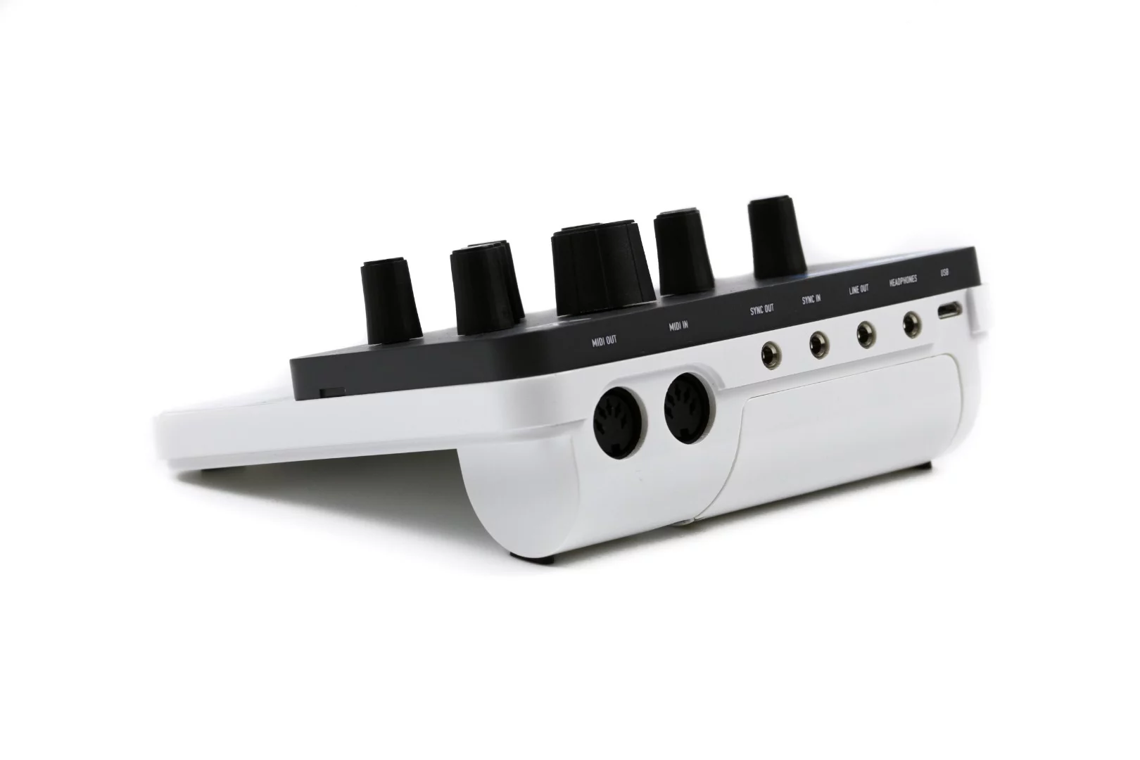 The CRAFTsynth 2.0 has MIDI DIN in/out and 2.5 mm SYNC in/out