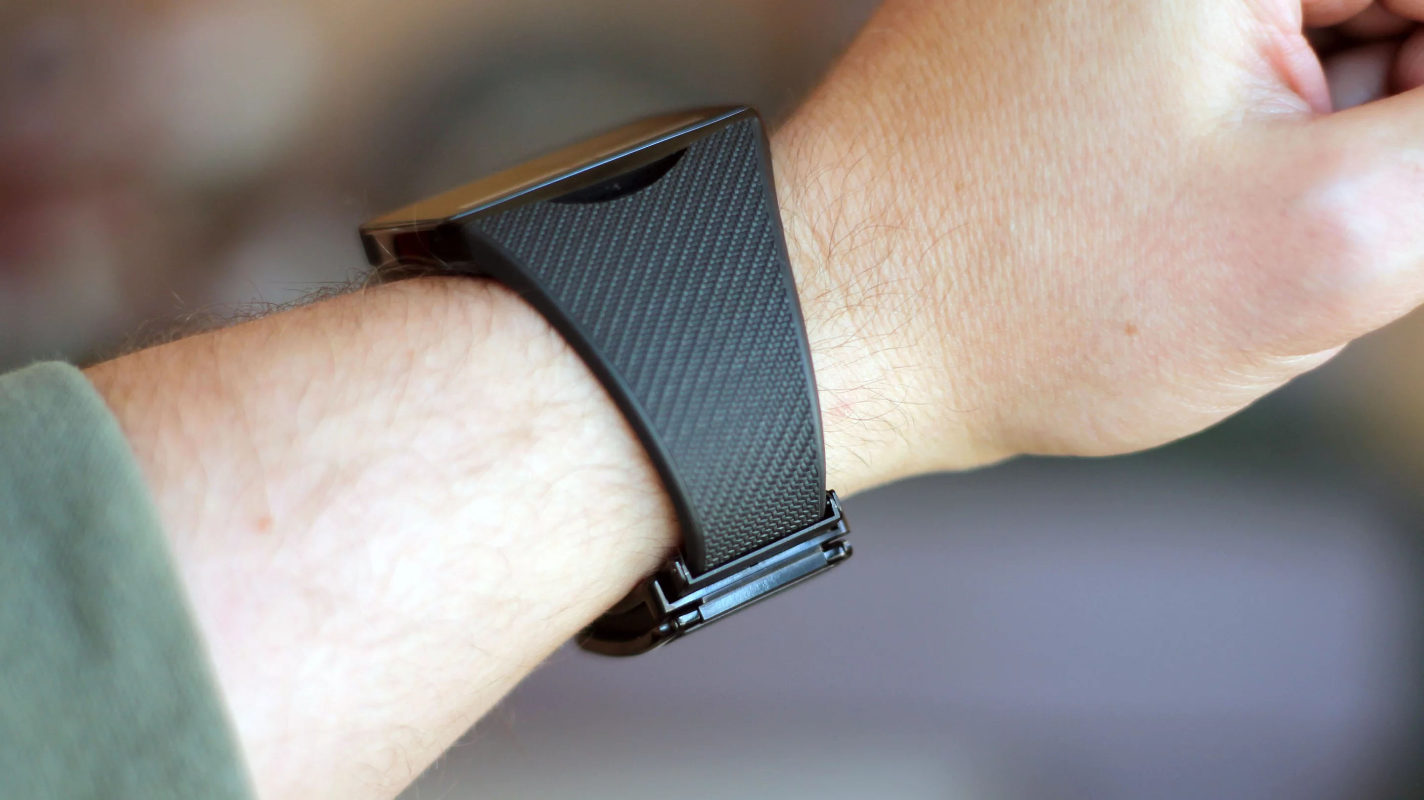 We found the Toq to be comfortable and light on the wrist