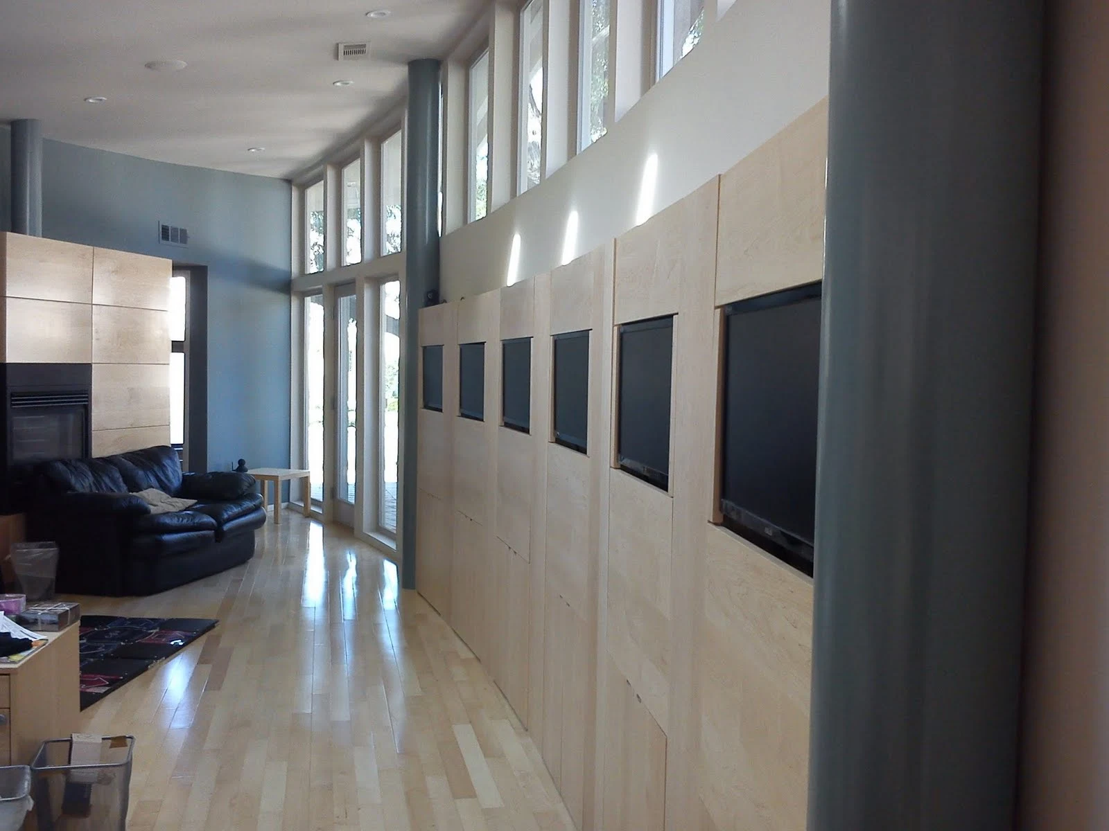 Twelve fold-out PC stations are built into the house walls for easy storage when there is no LAN party happening