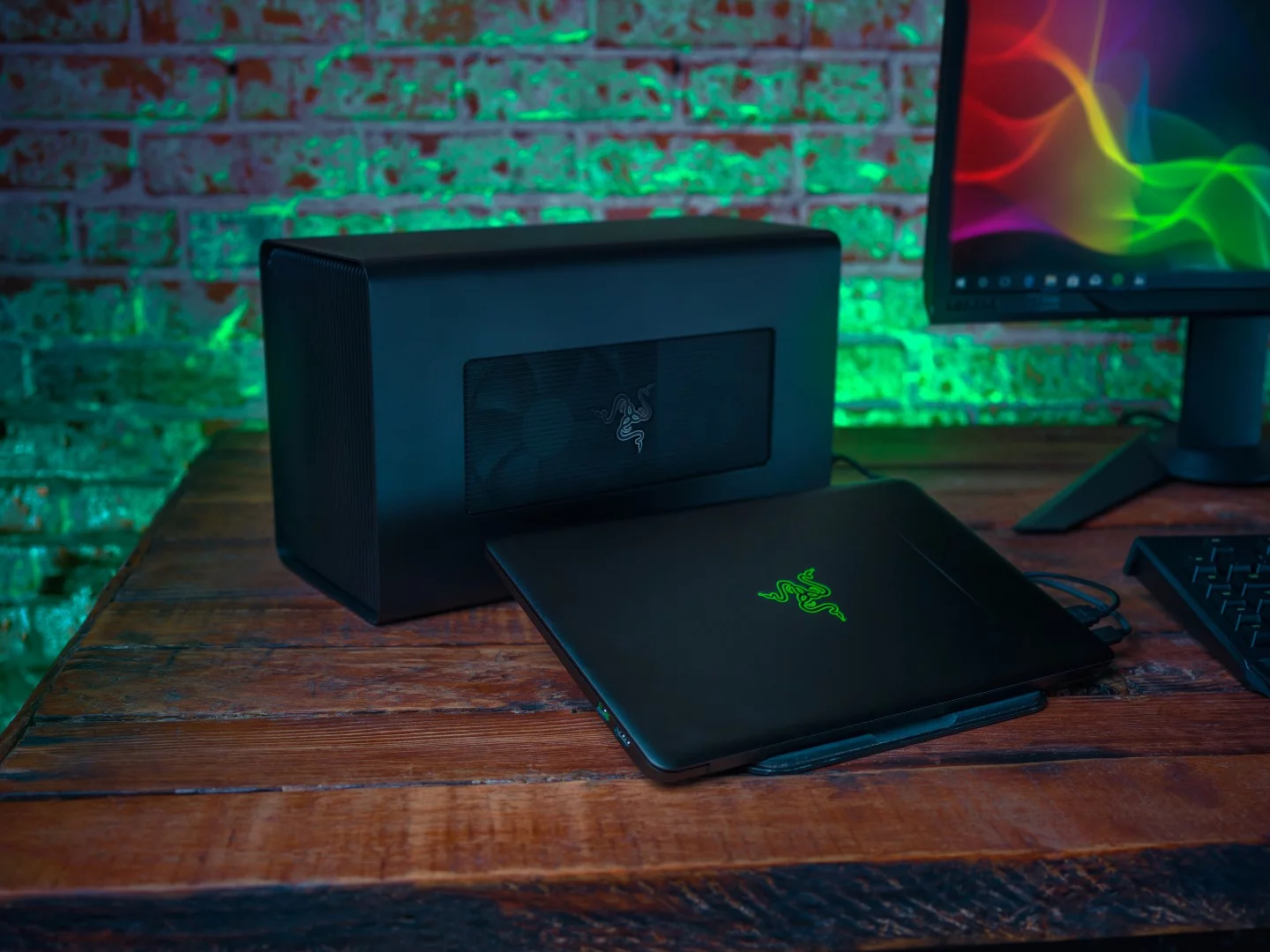 The Razer Core X measures 12.99 x 6.29 x 2.36 in (330 x 160 x 60 mm), and it's powered by a 650 W power supply that can also charge the device it’s connected to, which it does via a Thunderbolt 3 port