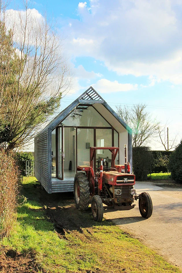 As standard, all Contemporary Shepherd Huts' models are based on a steel chassis, with cast-iron wheels and draw bar