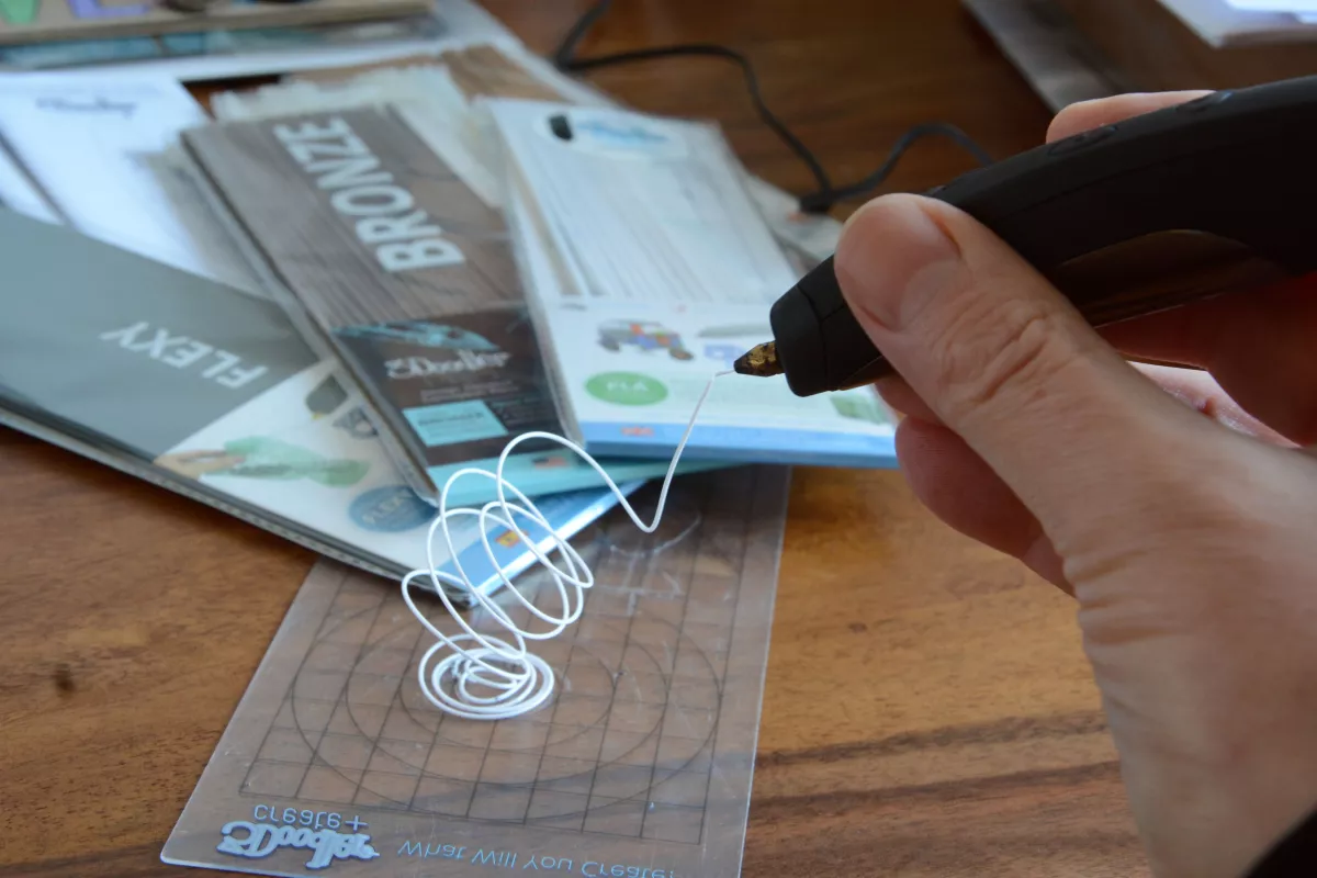 Doodling in the air with the 3Doodler Pro+ 3D printing pen