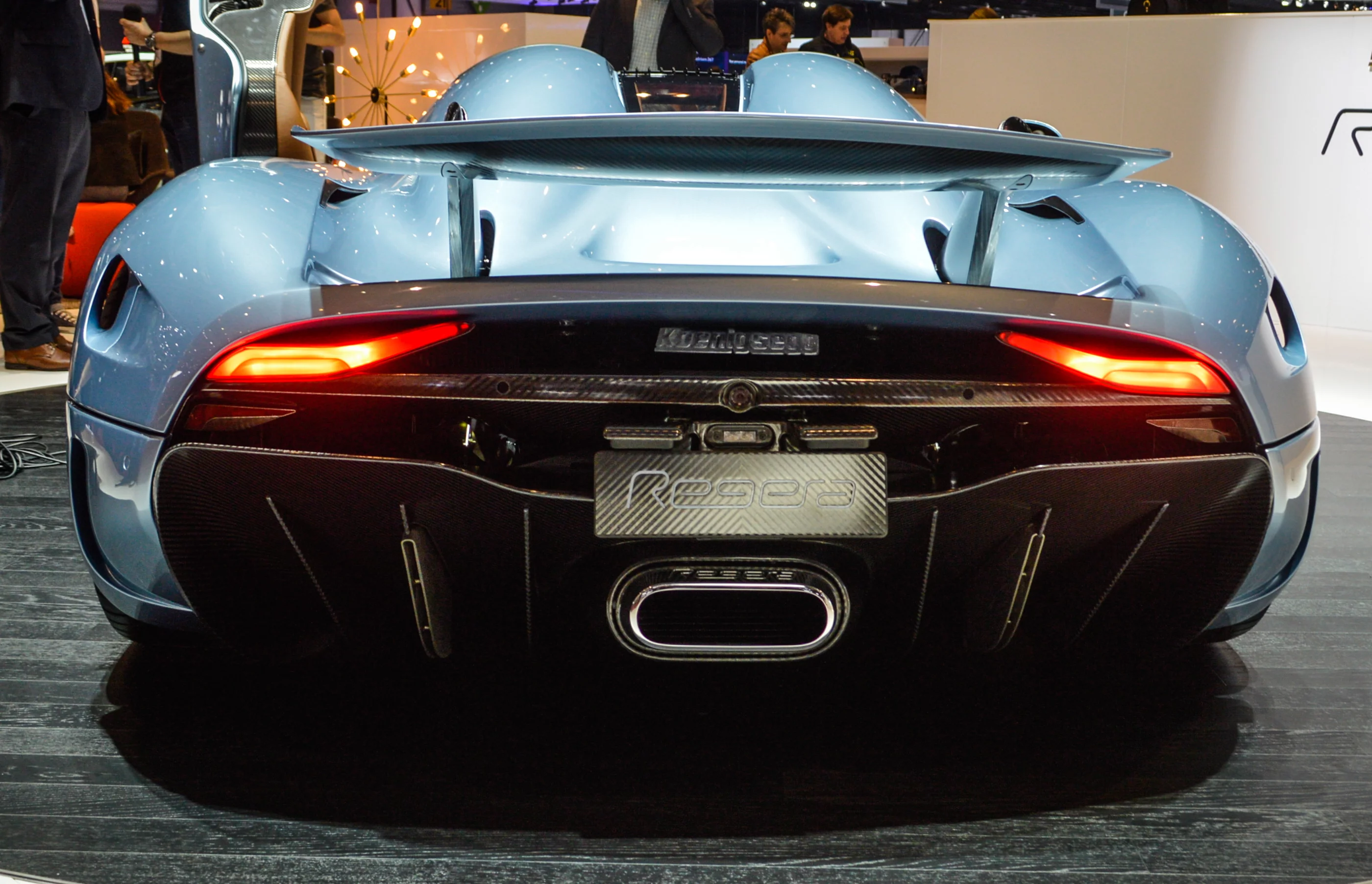 The Regera features a central electrical heat outlet flanked by titanium fishtail exhaust outlets (Photo: C.C. Weiss/Gizmag.com)