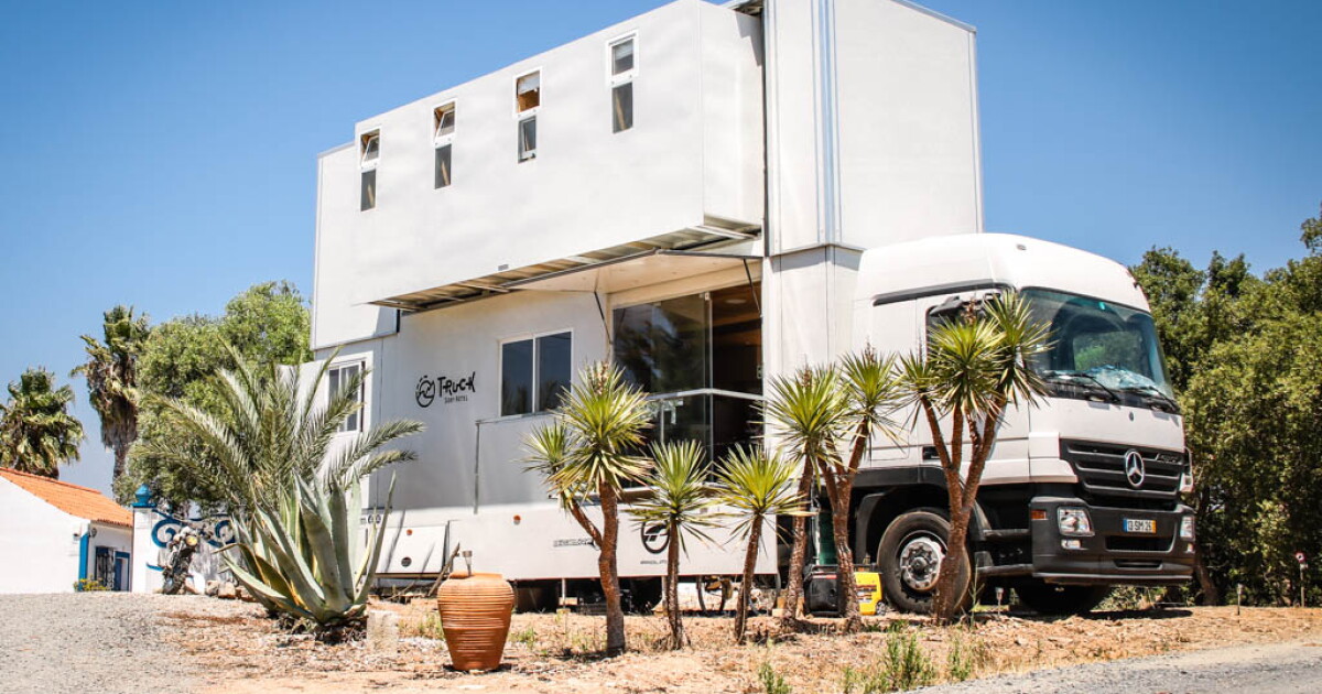 Double-decker motorhome hotel chases surf and sleeps you next to the beach