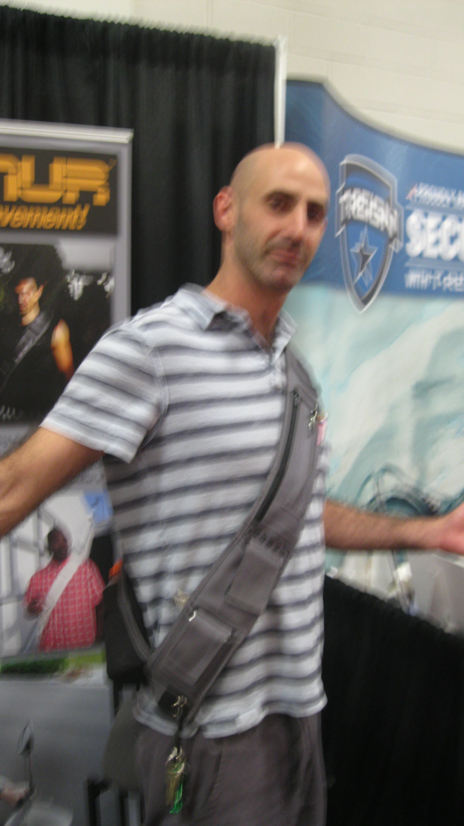 The RUNNUR provides a middle ground between backpack and pocket