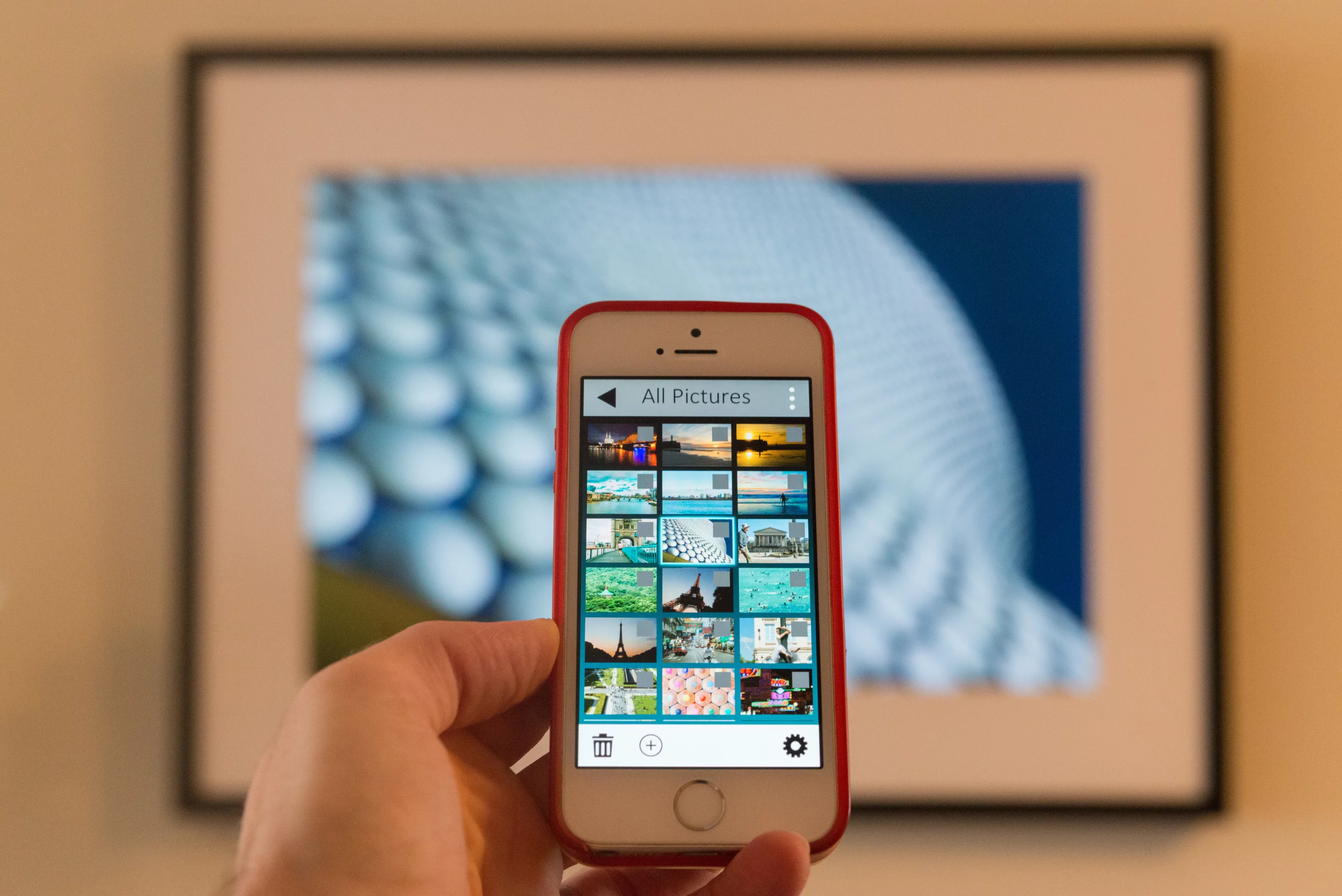 Photos can be uploaded to the frame from the Memento Smart Frame apps