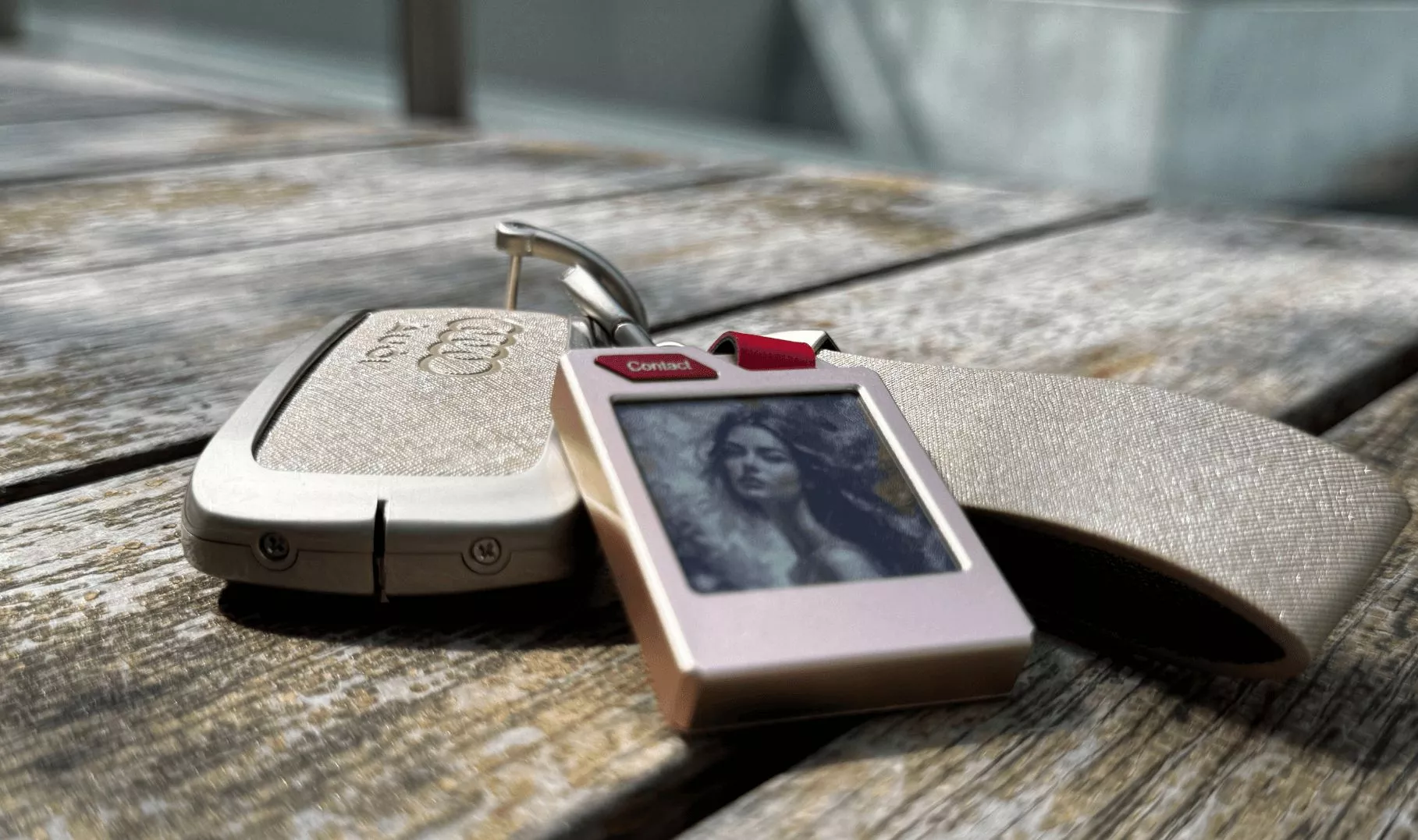 The PhotoTag is pitched as "the world’s first Bluetooth keychain tracker with a color E Ink screen, compatible with both Android and iOS devices"