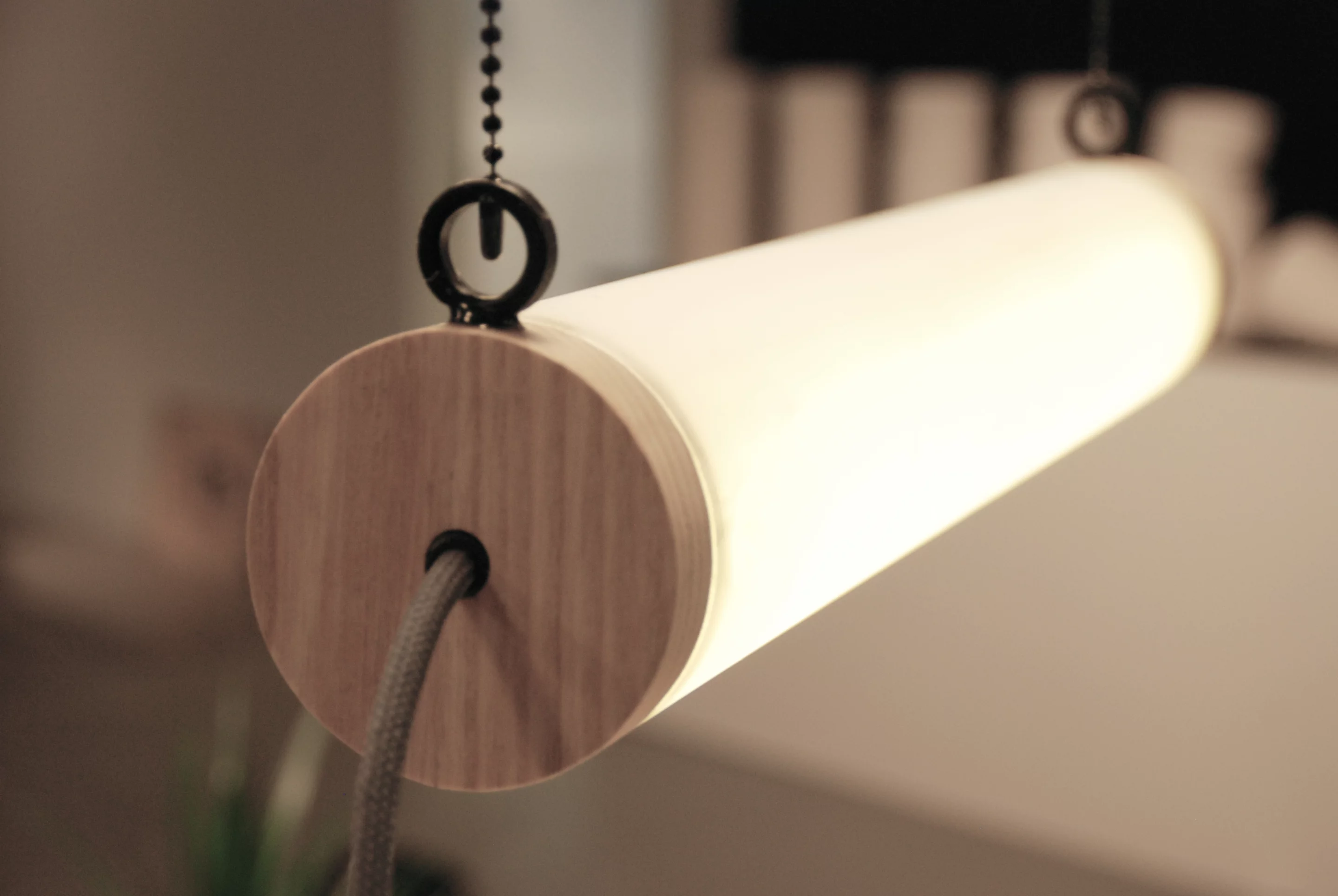 Unplugged LED overhead lamp