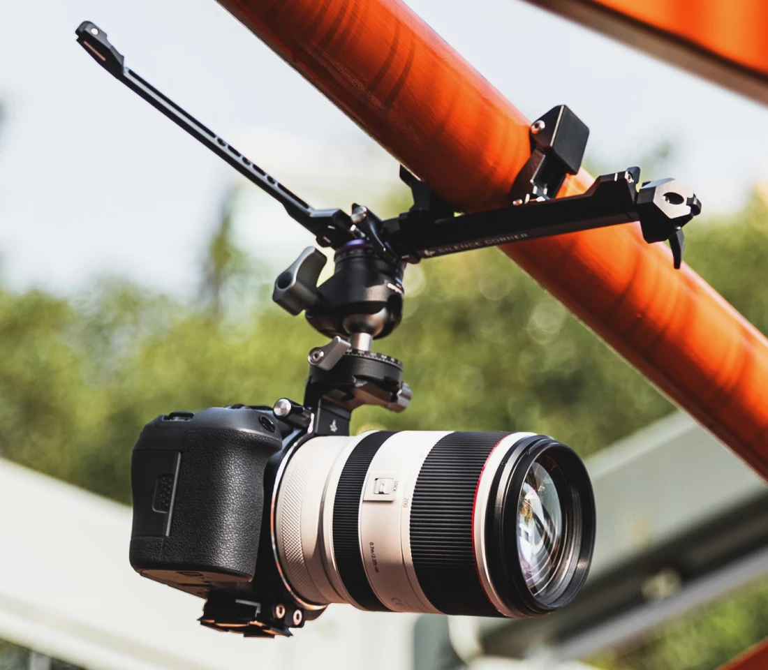 The Mambapod's jaws can grasp items up to 85 mm (3.3 inches) in width