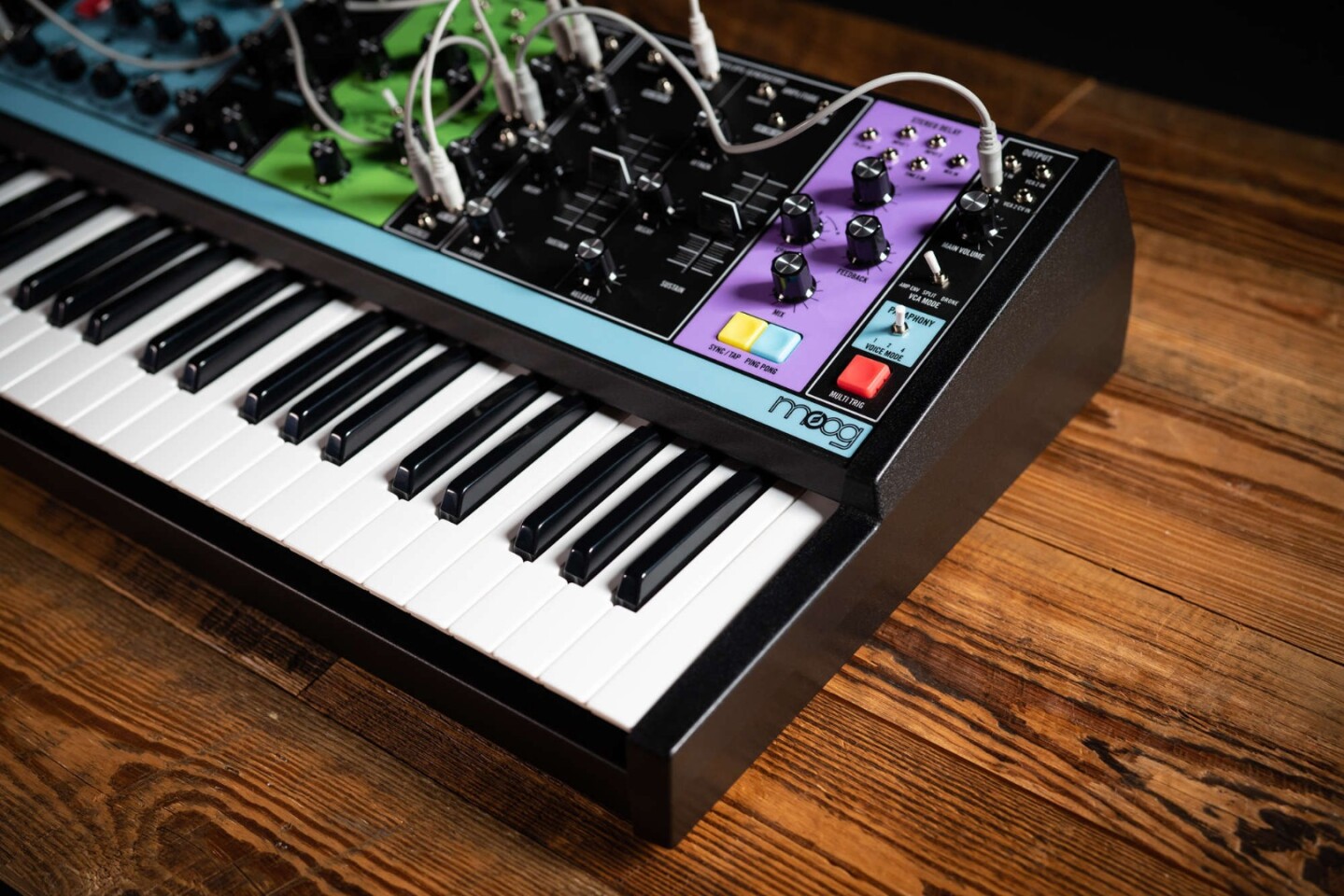 The Moog Matriarch has a 256 step sequencer/arpeggiator, vintage-designed stereo ladder filters, dual envelope generators, stereo voltage controlled amps and stereo analog delay