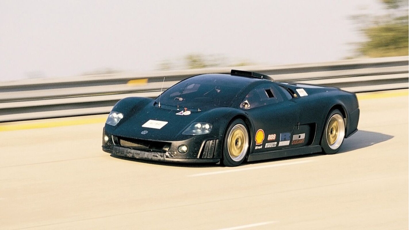 Volkswagen set a world distance record for 24 hours at Nardò in 2002, when a W12 covered 7,740.576 km at an average speed of 322.891 km/h
