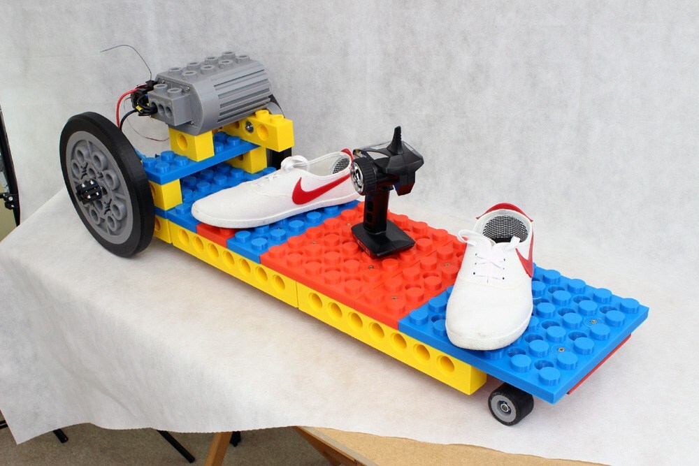 It took around 600 hours to 3D print all the "Lego" components for this electric skateboard