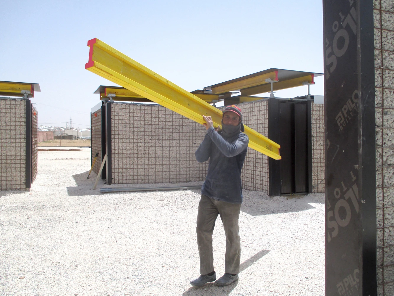According to the Re:Build team, a group of 10 workers lacking any prior construction experience should be perfectly capable of assembling a 16 x 16 m (52 x 52 ft) structure in just a fortnight