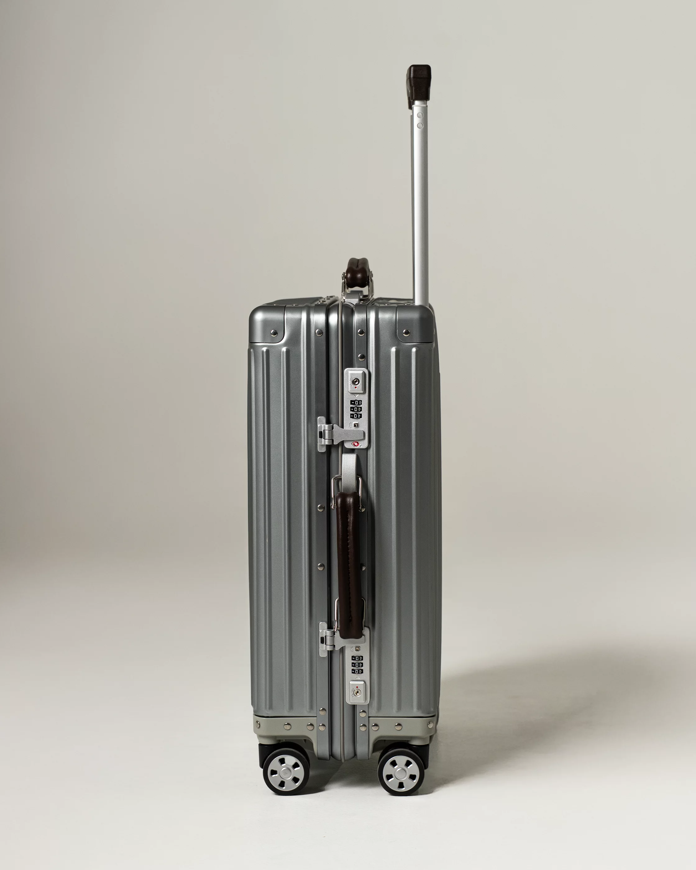 The tough titanium shell comes with luxury leather handles for comfort