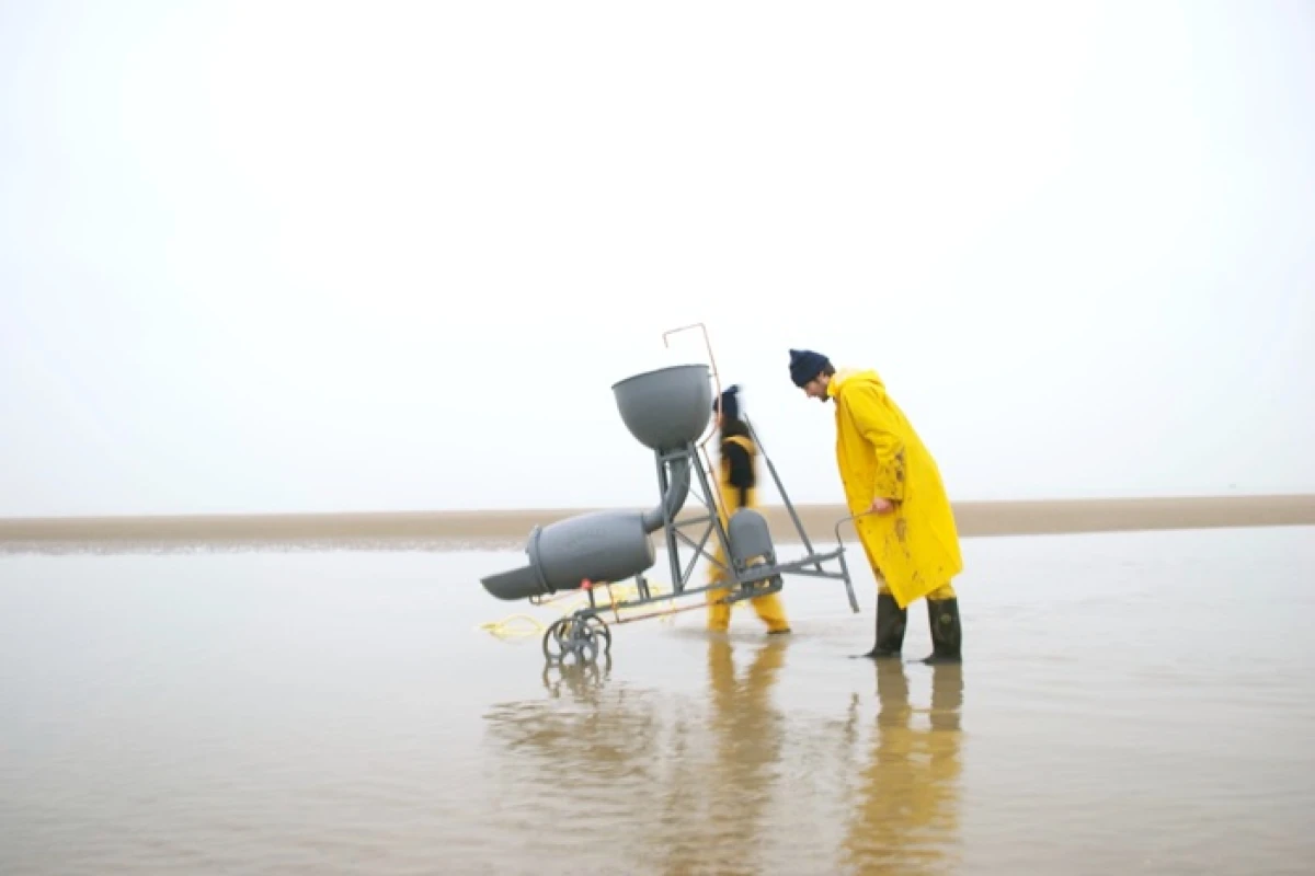 Collecting plastic nurdles with the "Nurdler"