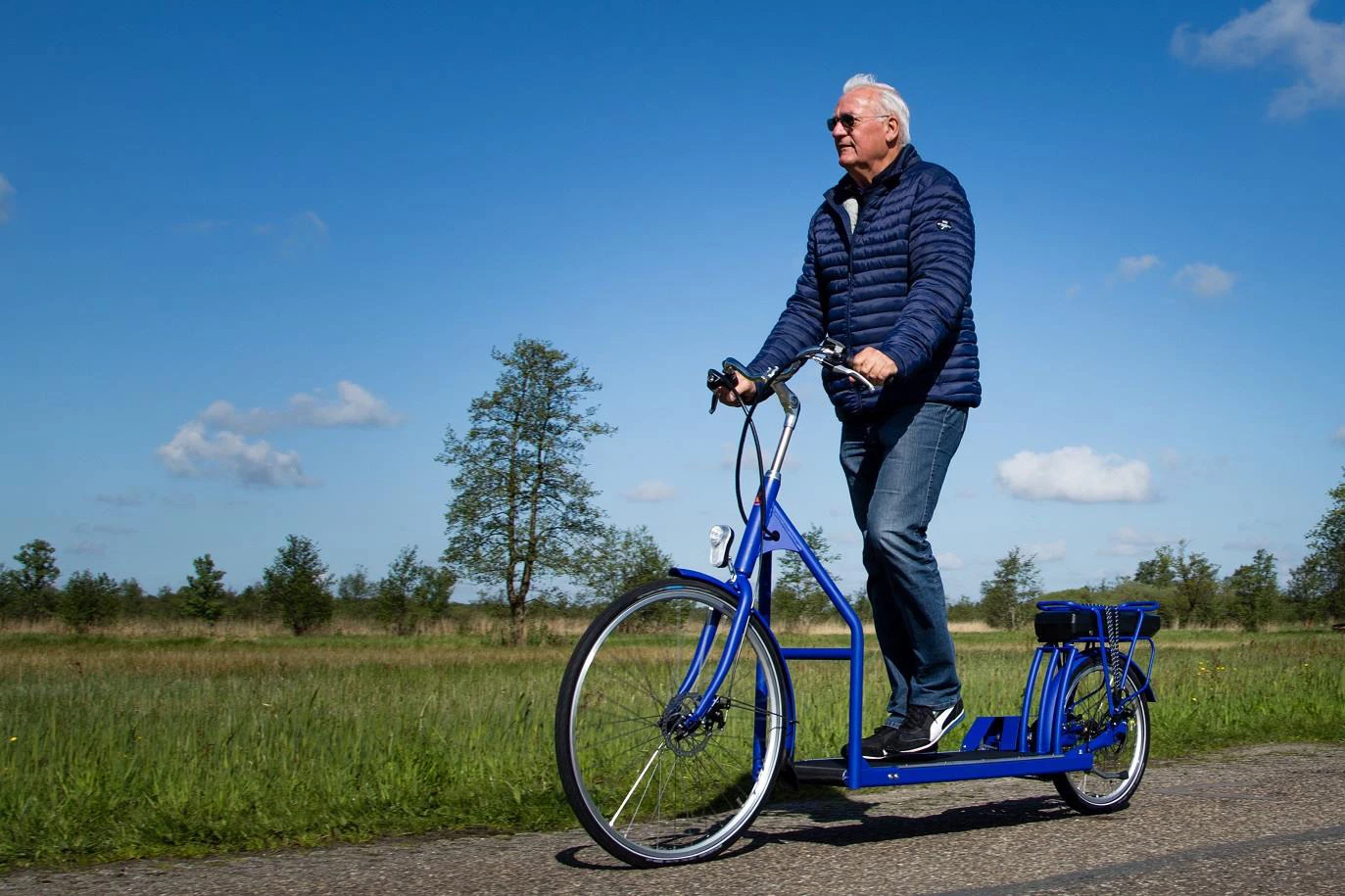 The Lopifit can travel at speeds of up to 15 mph, and you expect a max range of 44 miles on a single charge of the rear-mounted battery pack