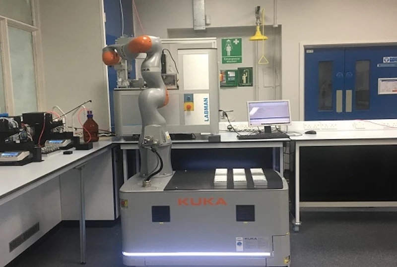 The new robot scientist can navigate the lab using lidar and touch sensors