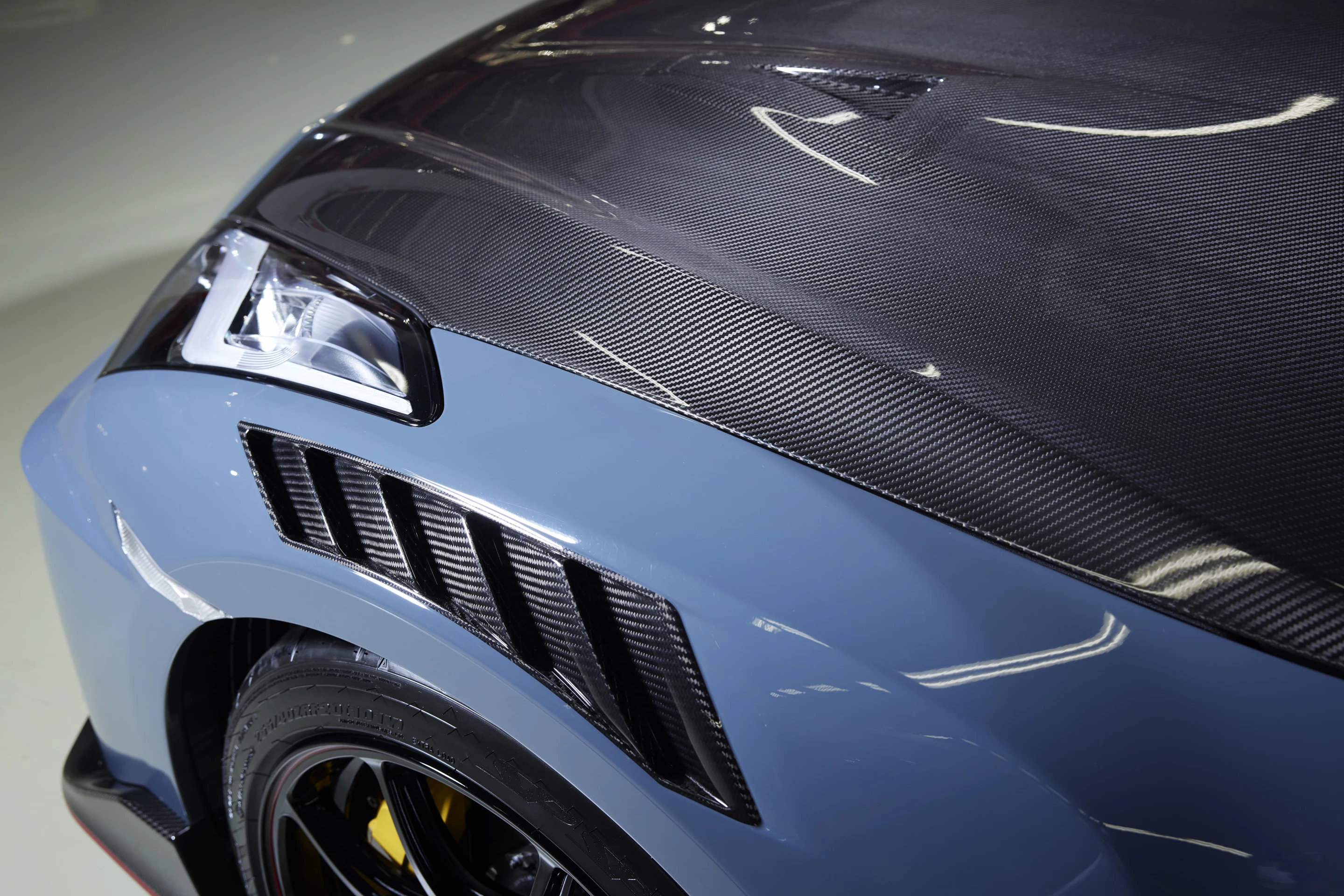 The carbon fiber hood is left exposed on the GT-R NISMO special edition to reduce weight and glare