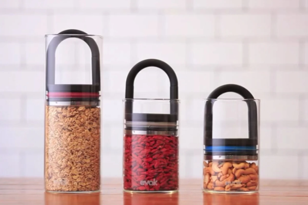 The EVAK food storage system removes all of the air from the jar thanks to a twin-valve lid