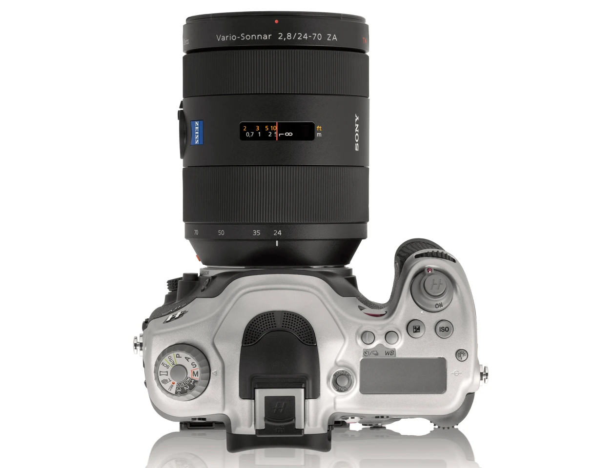 Where the Hasselblad HV differs to the A99, and arguably improves on it, is the two-tone design which uses machined high-grade aluminum