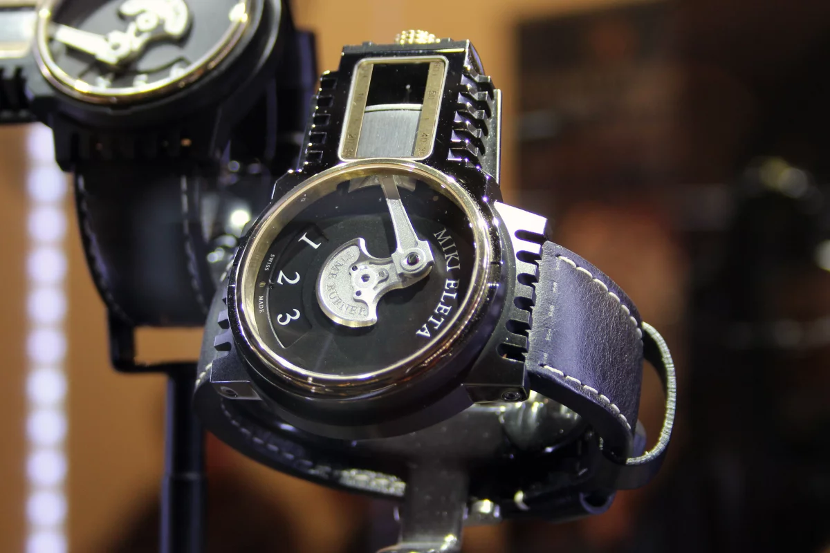 The watch offers industrial styling and an unconventional representation of time (Photo: Chris Wood/Gizmag)