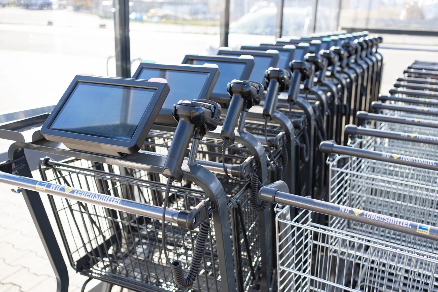 AI shopping cart users spend 32% more at supermarkets