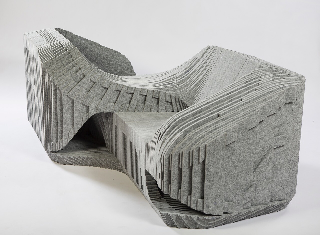 The "Cat-à-Tête" shelter, by Formation Association, takes the form of an S-shaped seat allowing face-to-face feline conversation