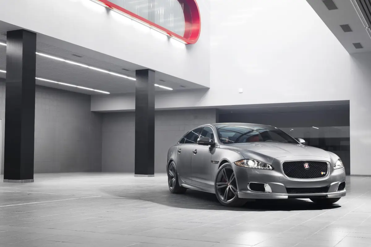 Lowered suspension and low profile 265/35 and 295/30 Pirelli rubbers fill out the Jag’s muscular wheel arches nicely