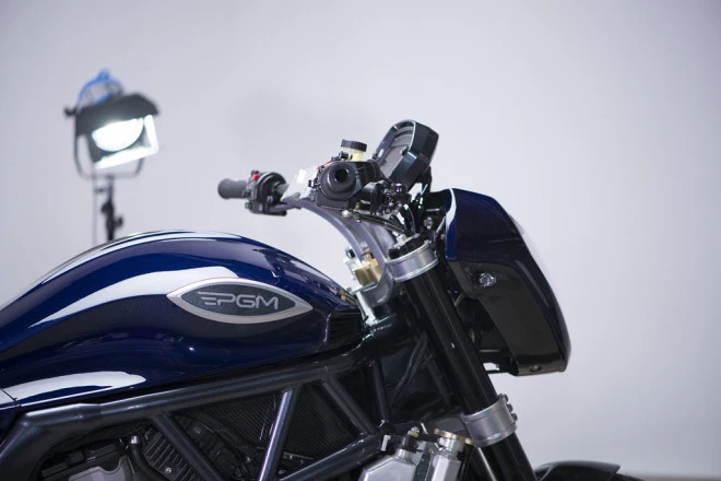 PGM V8 motorcycle: tank detail