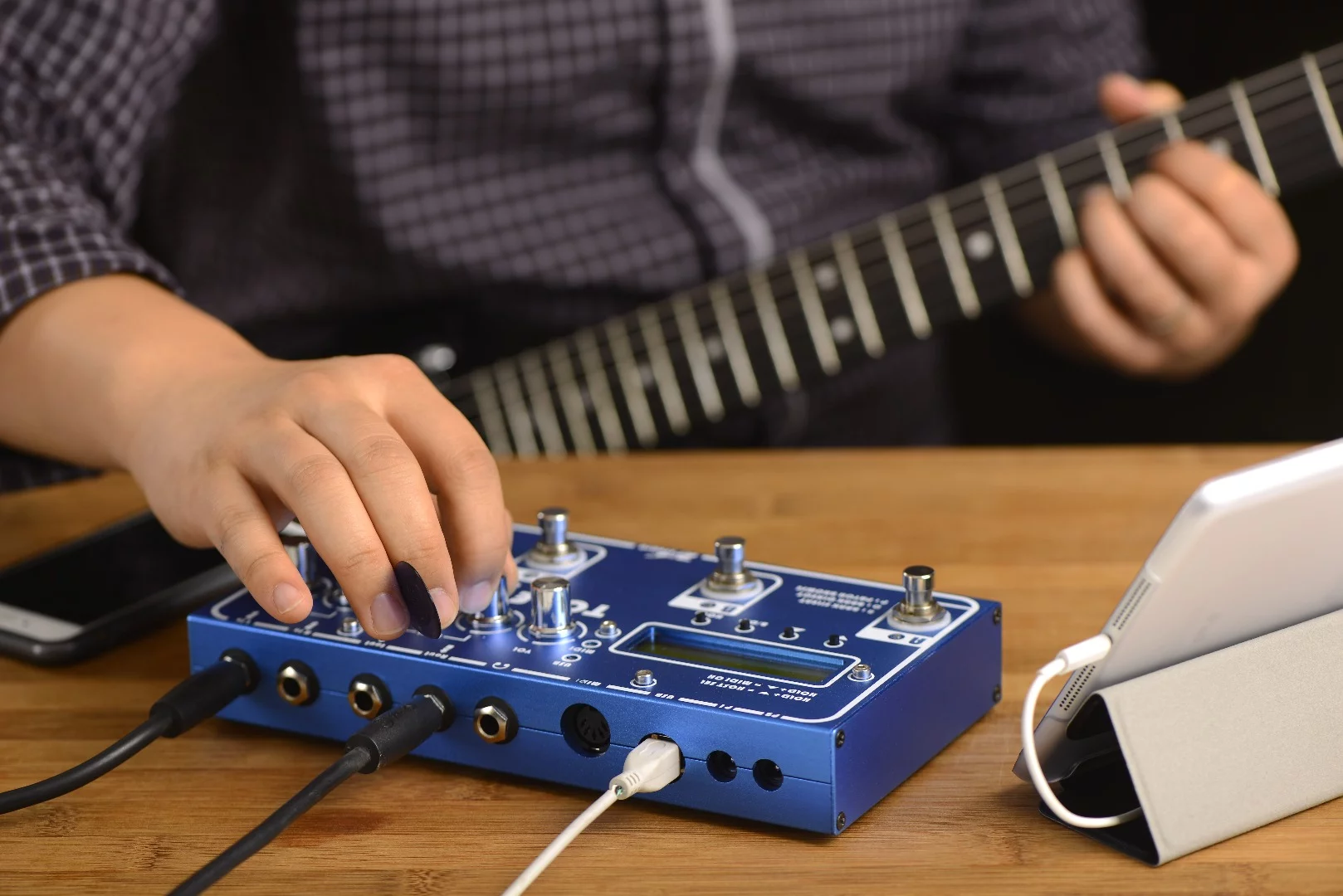 Mobile devices connect to the Tone Shifter 3 over USB, while a MIDI port allows for control of devices like the Kemper Profiling Amp, the POD 2.0 from Line 6, the Vox Tonelab and Fractal's AXE-FX2