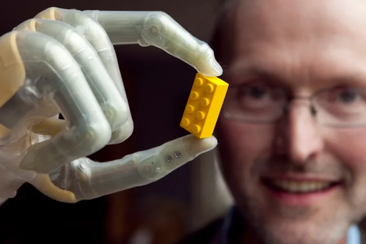 Eric Jones shows off his ProDigits bionic fingers
