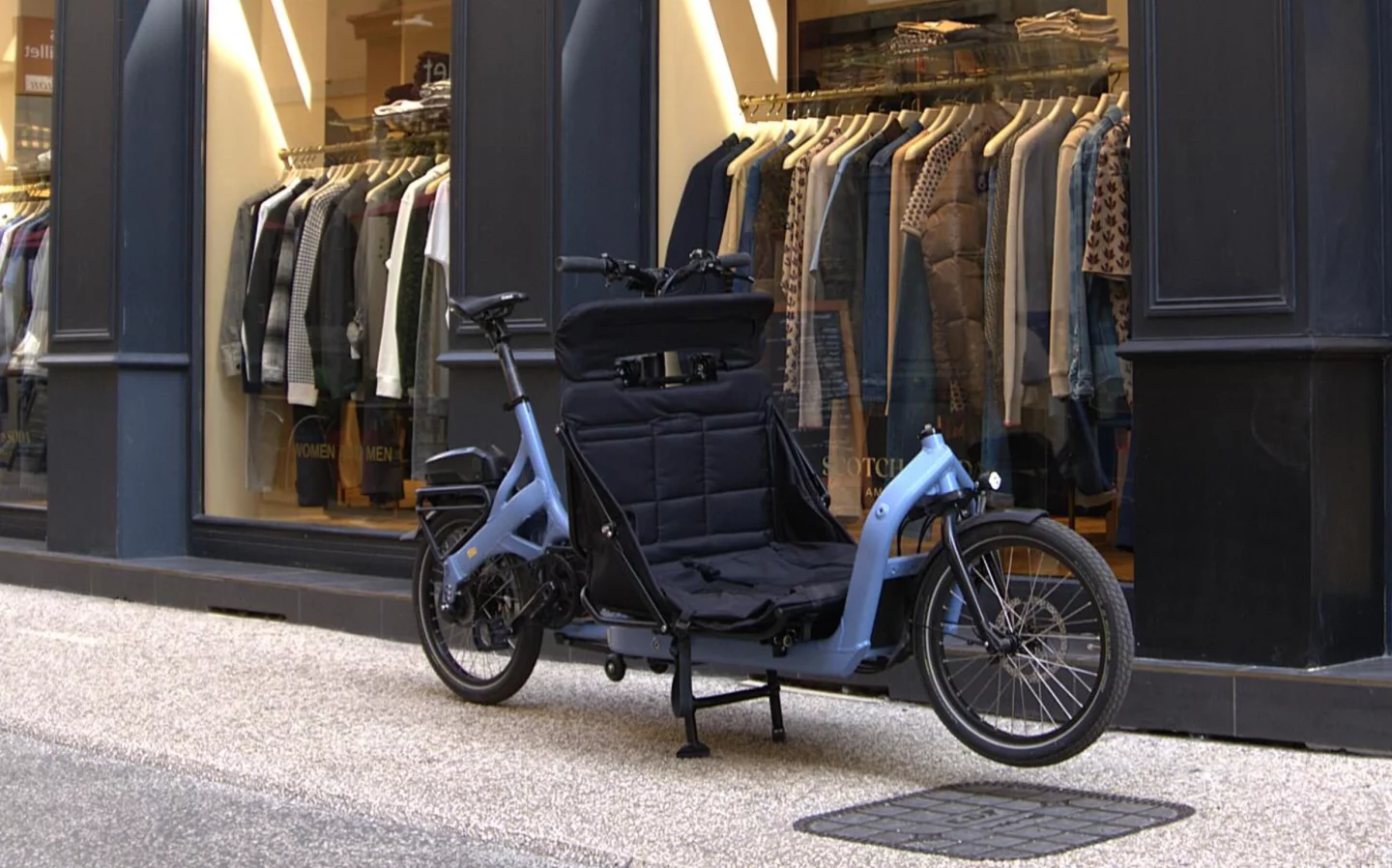 The E-Fold Long John cargo e-bike can be configured with either a Shimano or Bosch mid-drive motor