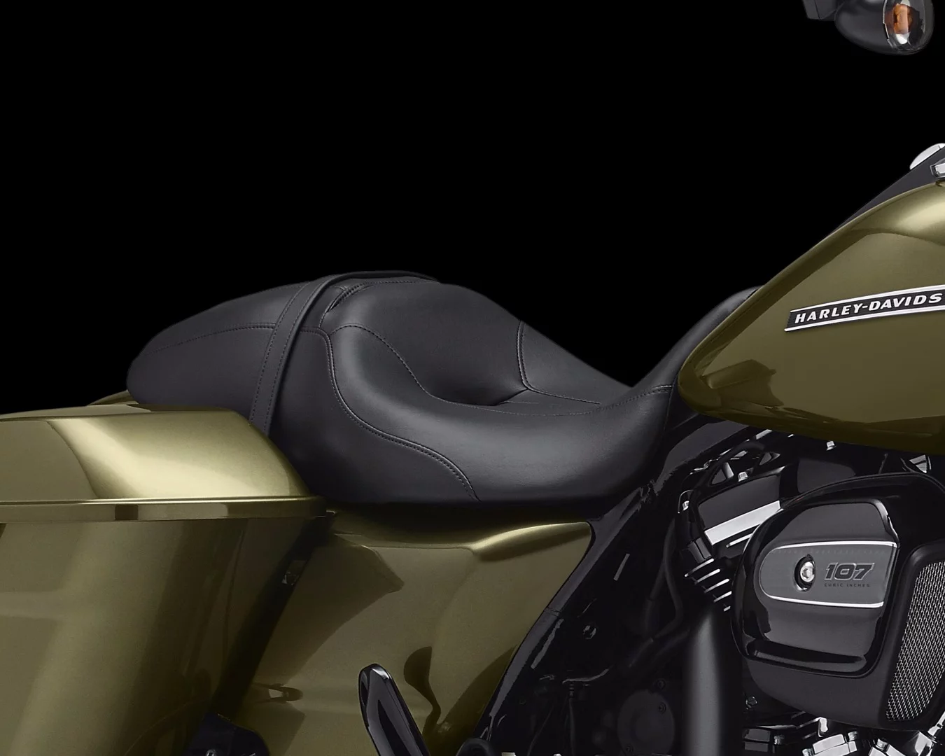 The saddle of the 2017 Harley-Davidson Road King Special sits 27.4 in (696 mm) high