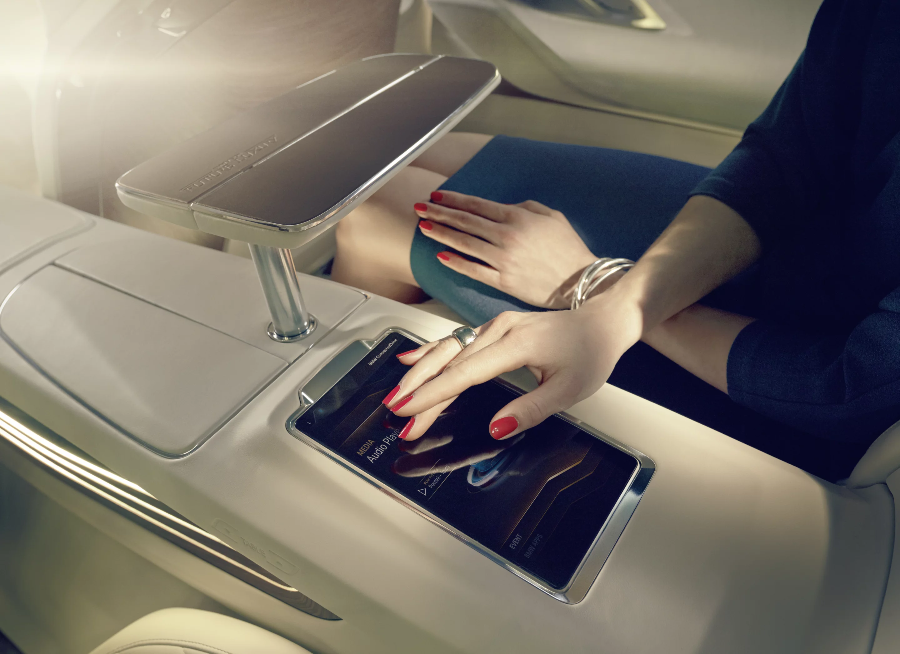 The removable touchscreen tablet gives rear passengers control of their infotainment